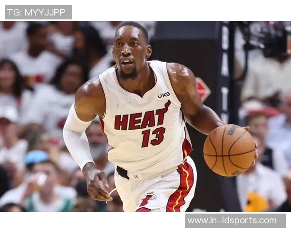 阿德巴约表现出色砍下20分10板助球队抵挡失利压力