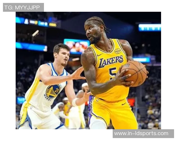 詹姆斯谈球队调整：成功为艾顿提供更多支持与机会