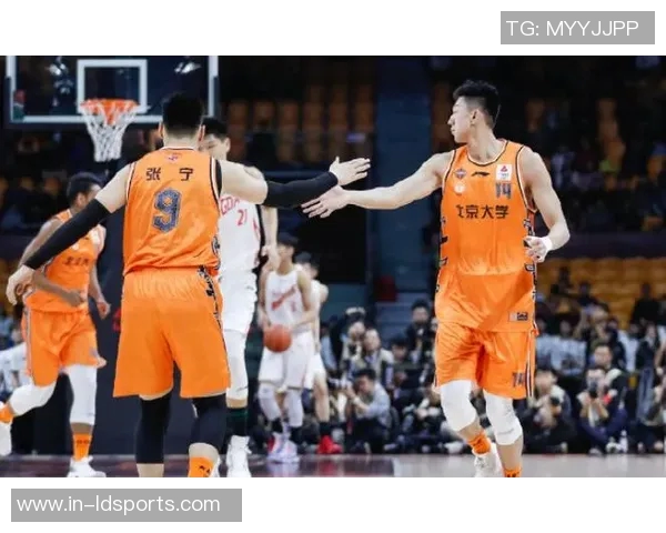 吾米提江感动小球迷泪水流下表达榜样力量与快乐心情 吾米提江感动小球迷泪水流下表达榜样力量与快乐心情